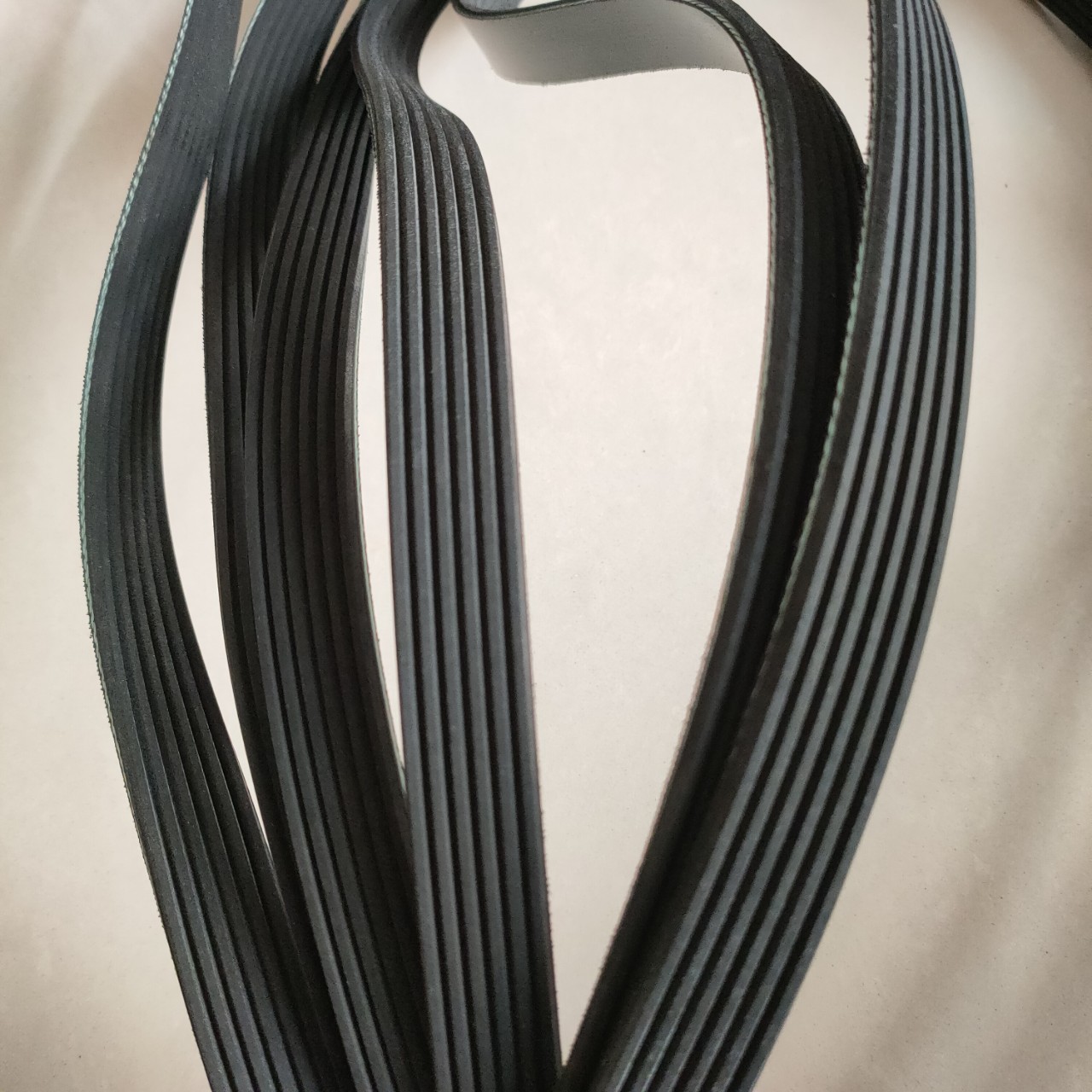 厂家批发各种汽车风扇皮带空调皮带牙带输送带三角带定做型号齐全