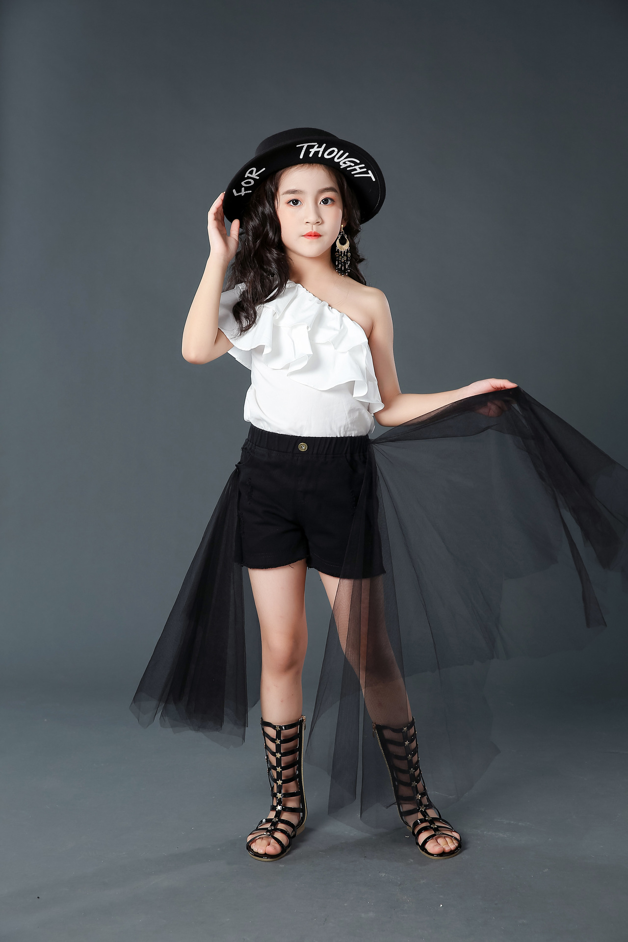 女童荷叶肩走秀潮服时尚儿童模特比赛演出服黑白色车模摄影酷礼服