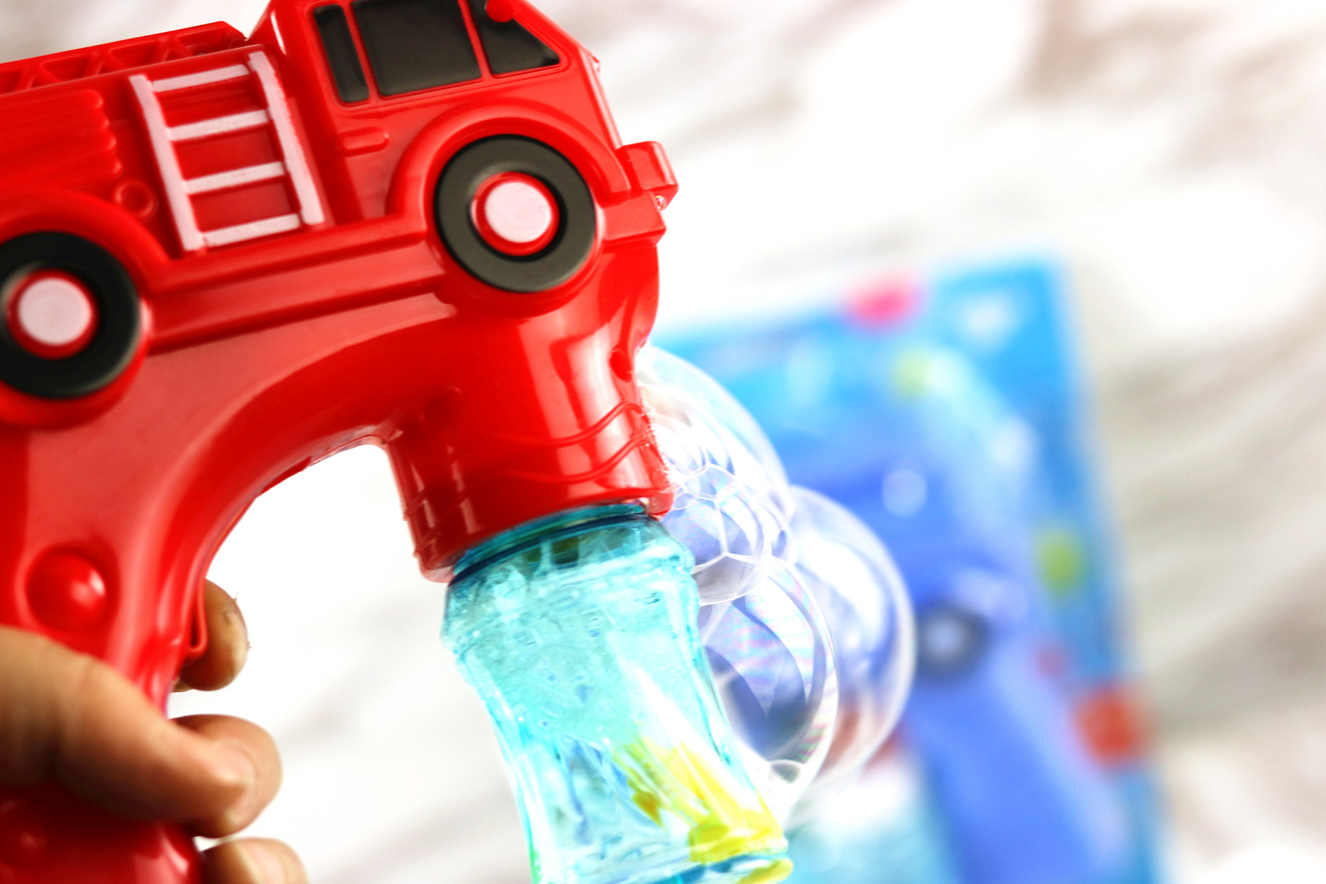 手摇式混装泡泡枪 吹泡泡玩具 夏季玩具热卖9.9元十元地摊模式