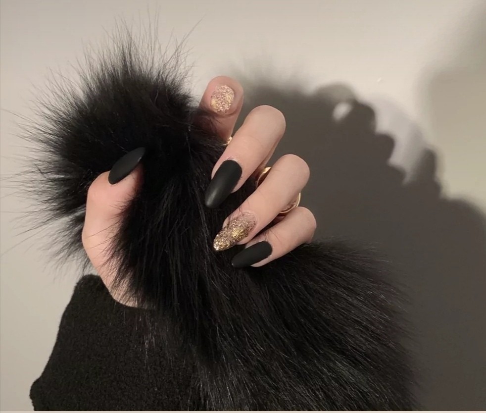 磨砂黑金色跳色长款圆头暗黑系气质款成品假指甲贴片30片现货
