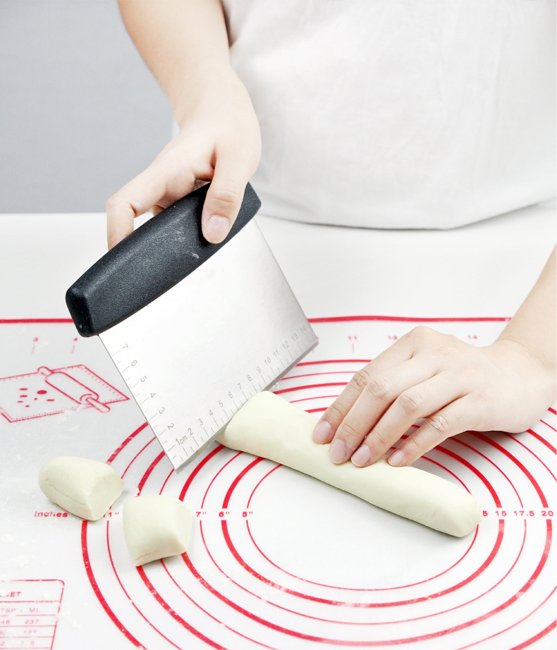 5寸多功能不锈钢面粉切刀削面器面粉刮铲面团切带刻度烘焙工具