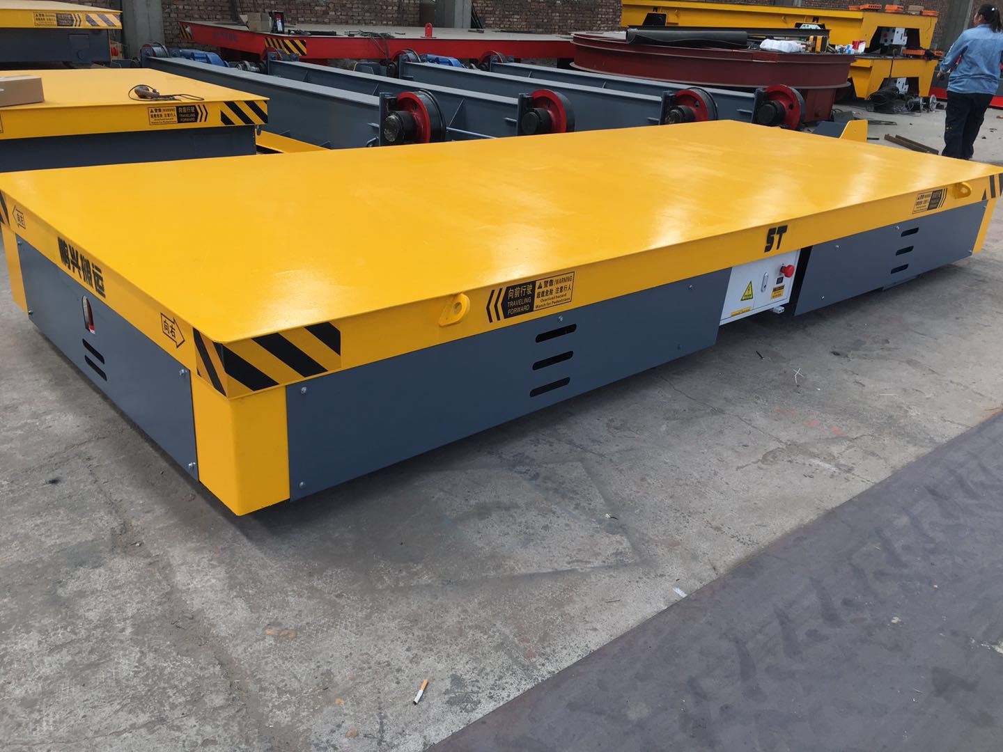 厂家直销电动无轨道转向平车蓄电池无轨平板搬运车转运车5吨