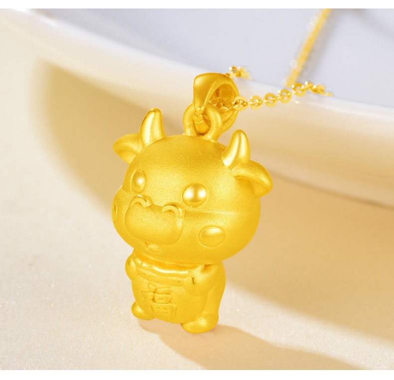 生肖牛首饰本命年金牛项链抱福牛吊坠镀24k黄金3d硬金颈饰送礼物