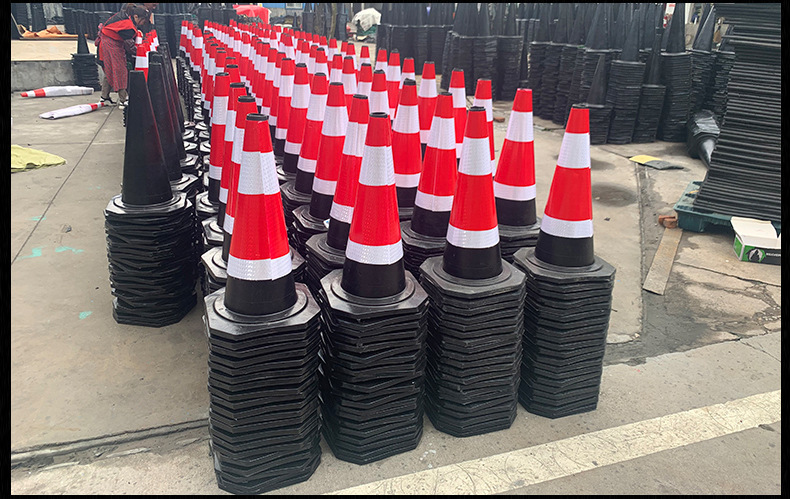 橡胶路锥雪糕桶反光锥形筒路障交通安全圆锥捅雪高桶警示椎隔离桩