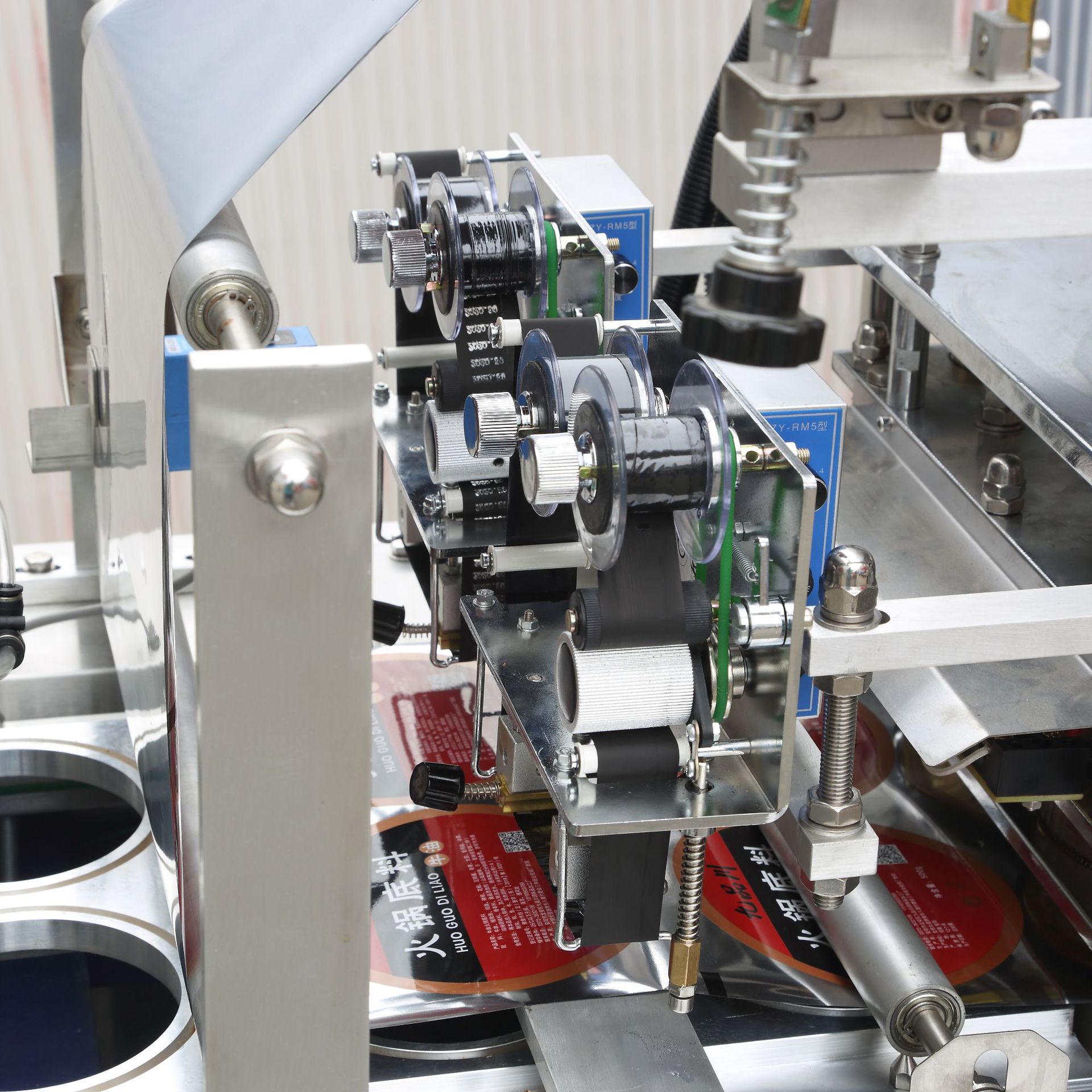 工厂批发碗状灌装封口机一次性餐盒锁鲜餐盒打包机快餐饭盒封口机