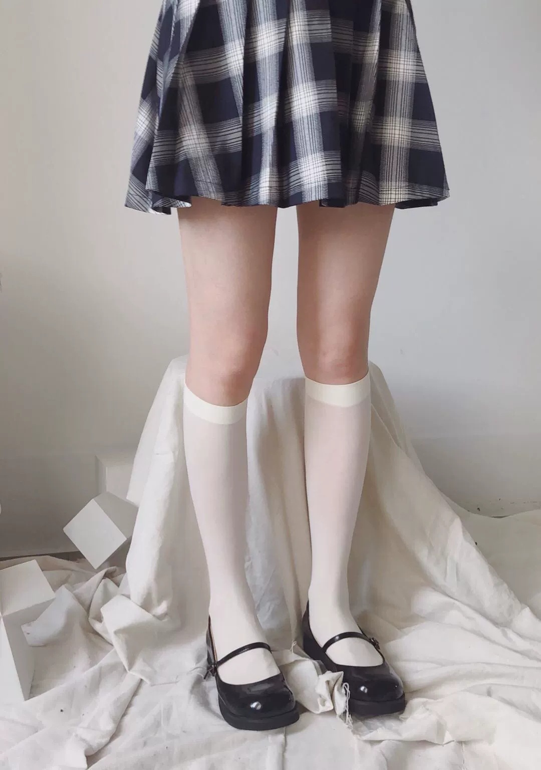 日系天鹅绒小腿袜经典百搭jk黑白中筒过膝高弹力少女短袜四季可穿