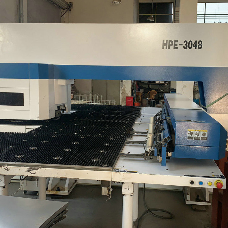 出售伺服式99成新亚威hpe3048数控转塔冲床数控冲床廊坊静德