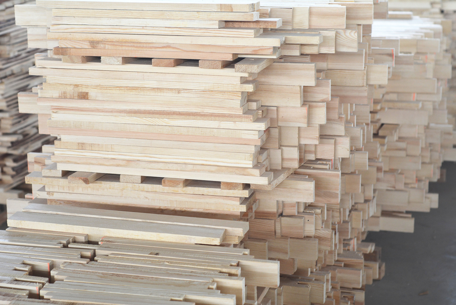 室内装饰樟子松指接板 花纹直纹直拼板集成材批发