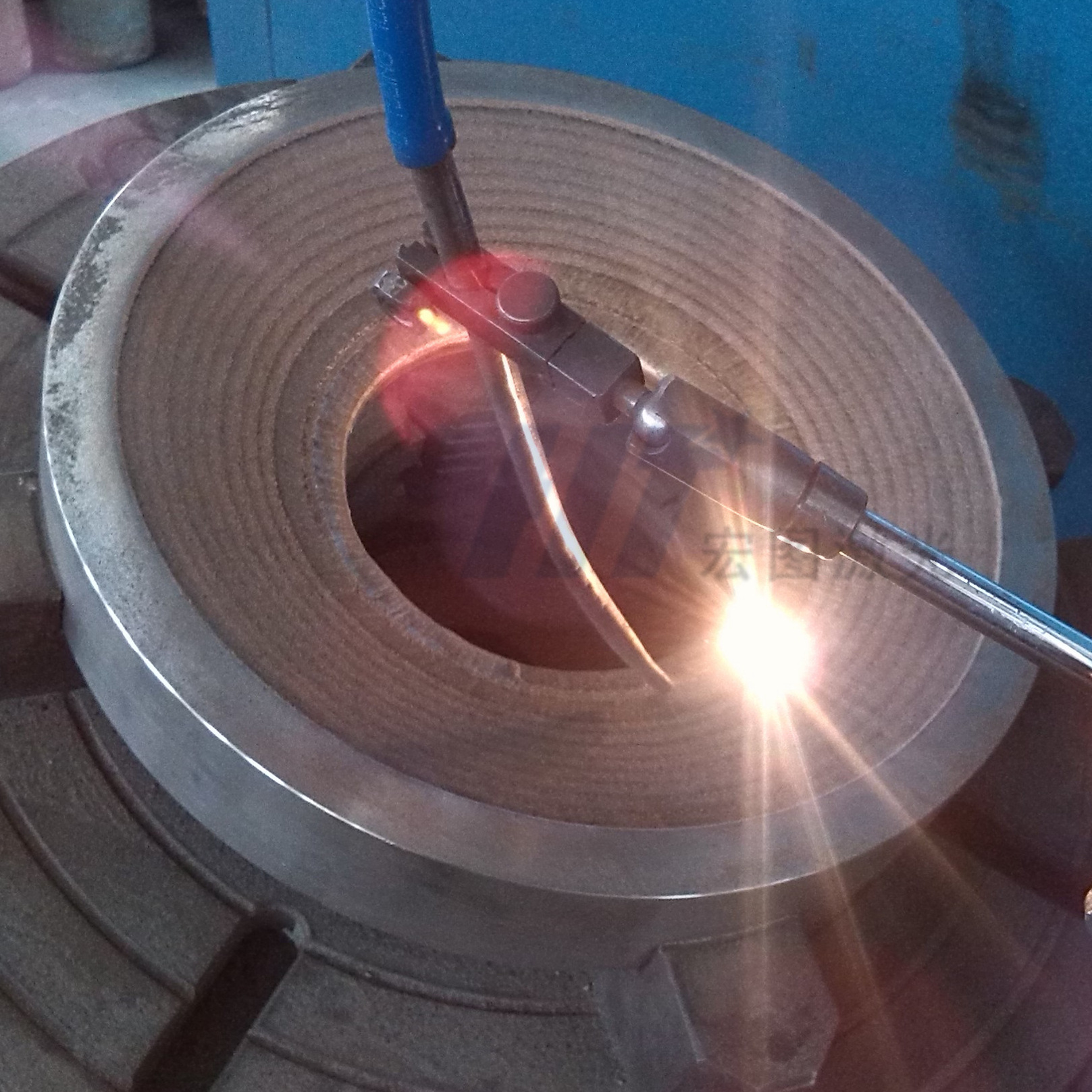 灯模模具激光淬火 提高硬度及耐磨性 熔覆修复局部磨损 变形可控