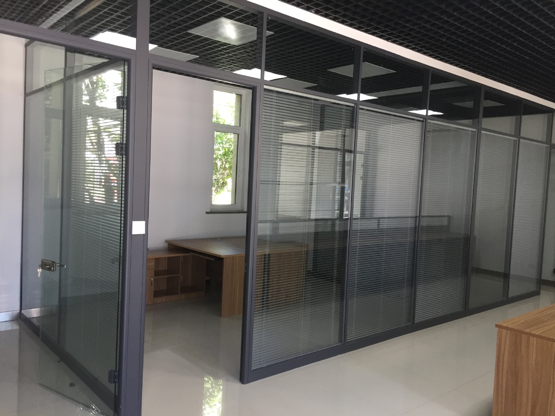 沈阳高隔断现代简约办公室隔音隔断钢化玻璃隔断屏风定制