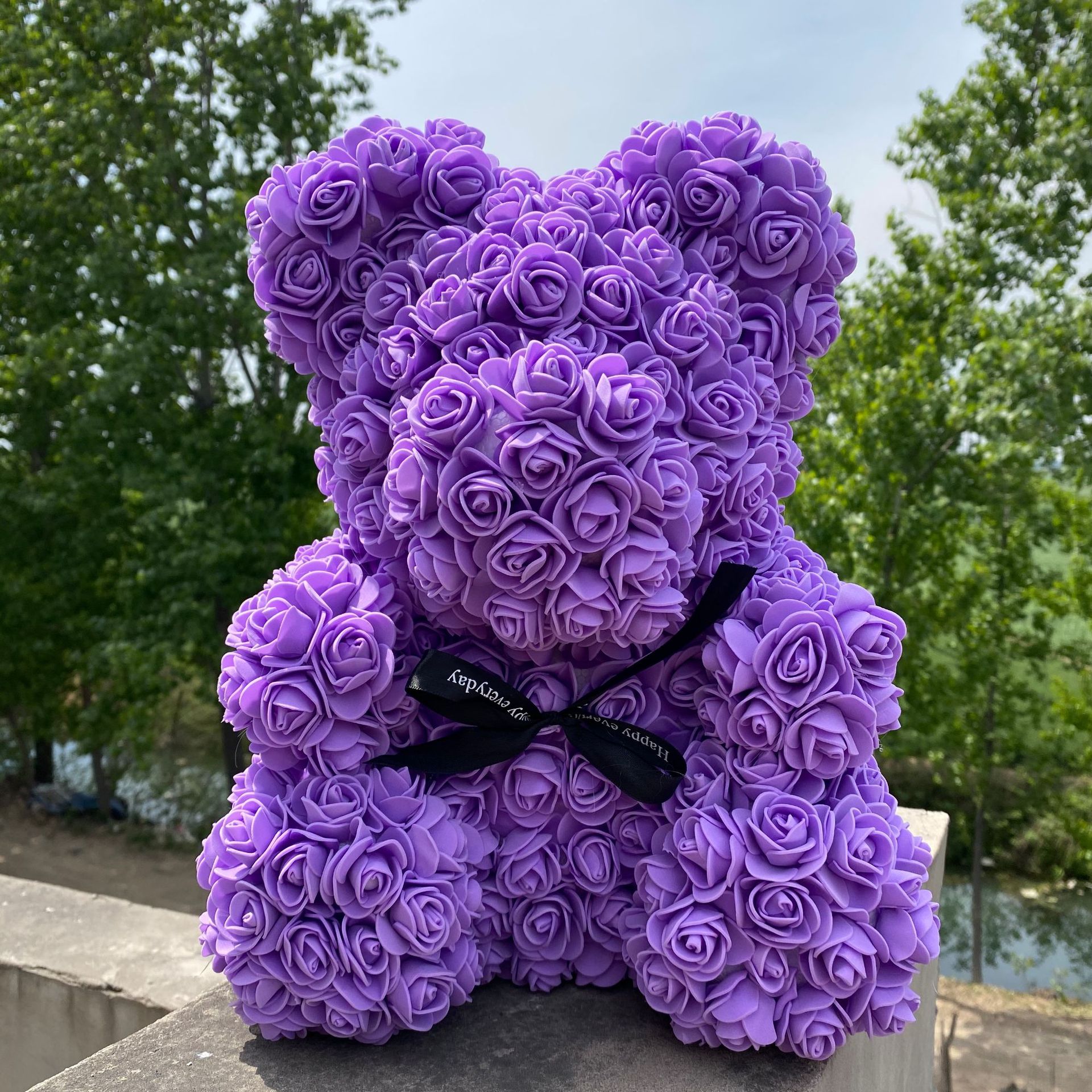 批发pe泡沫小熊玫瑰花熊新年玫瑰熊礼盒永生花情人节礼物玫瑰熊