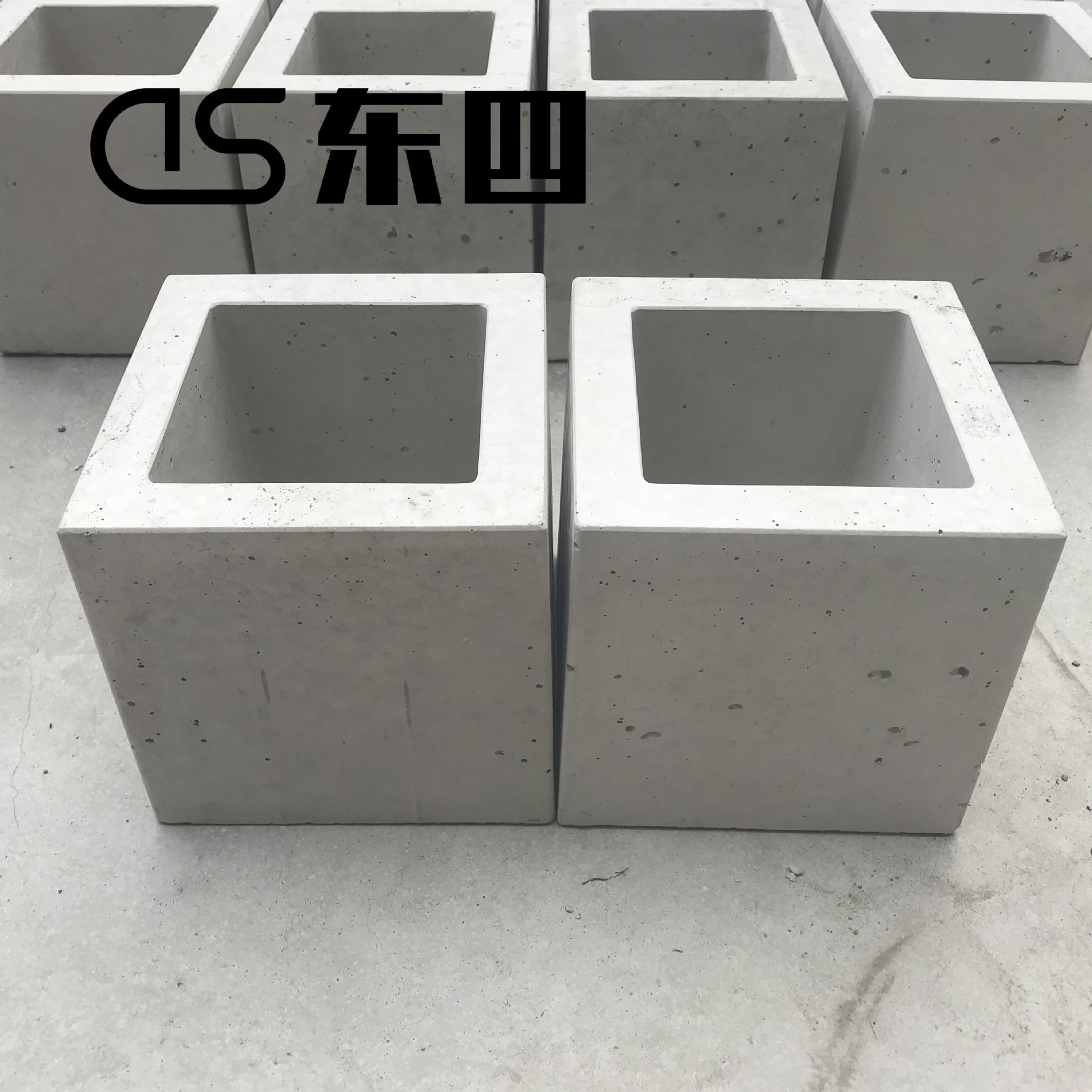 北京东四水泥空心砖多孔装饰砌块背景墙隔断墙办公室酒吧造景