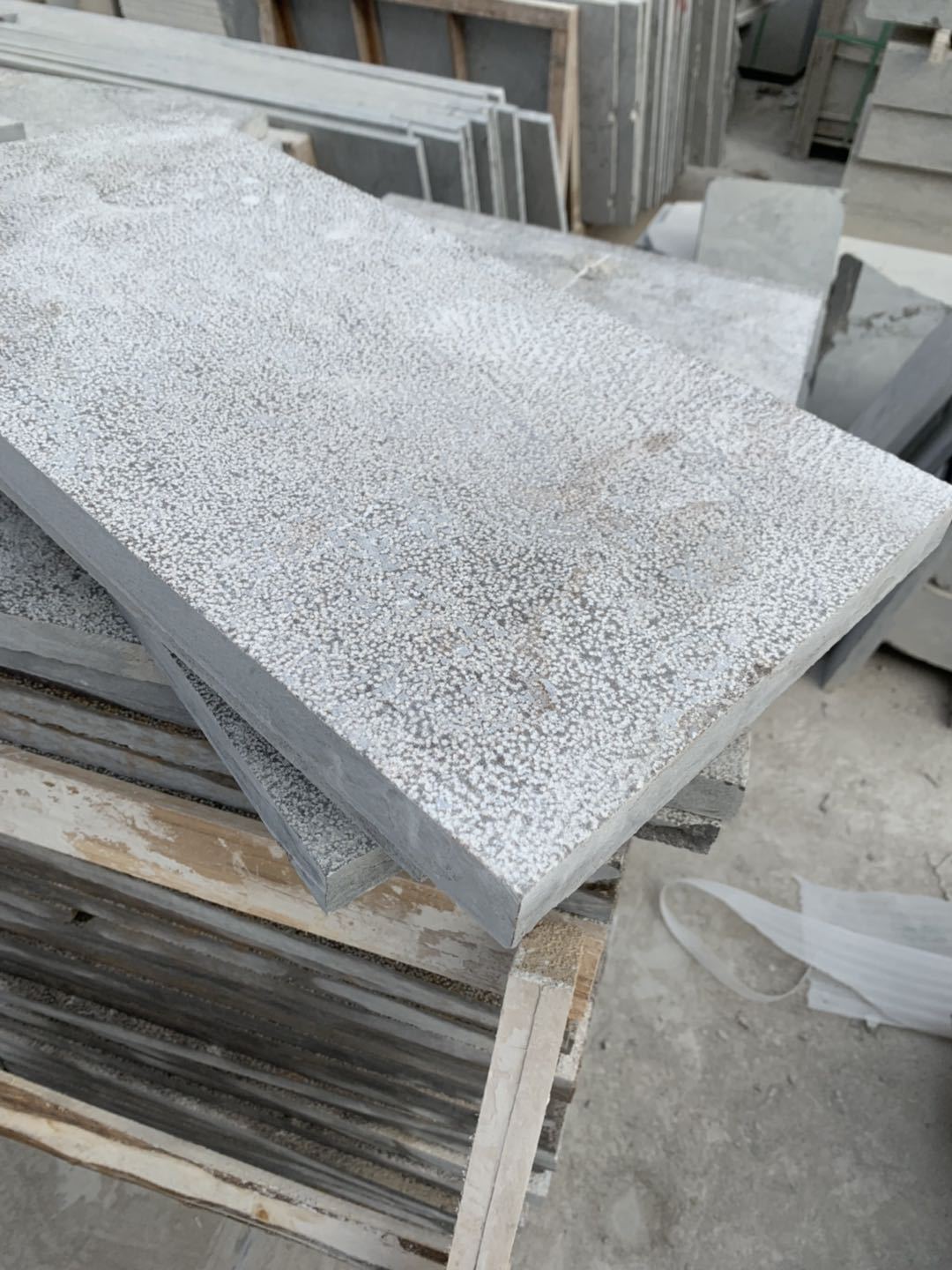 嘉祥青石板 厂家直销麻面青石板防滑荔枝面广场用荔枝面石板