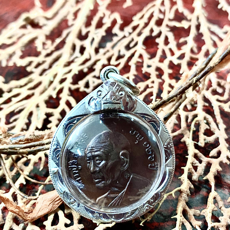 舍玛商贸2518龙婆喜大师自身侧脸金属版含壳及鉴定卡包邮泰国佛牌