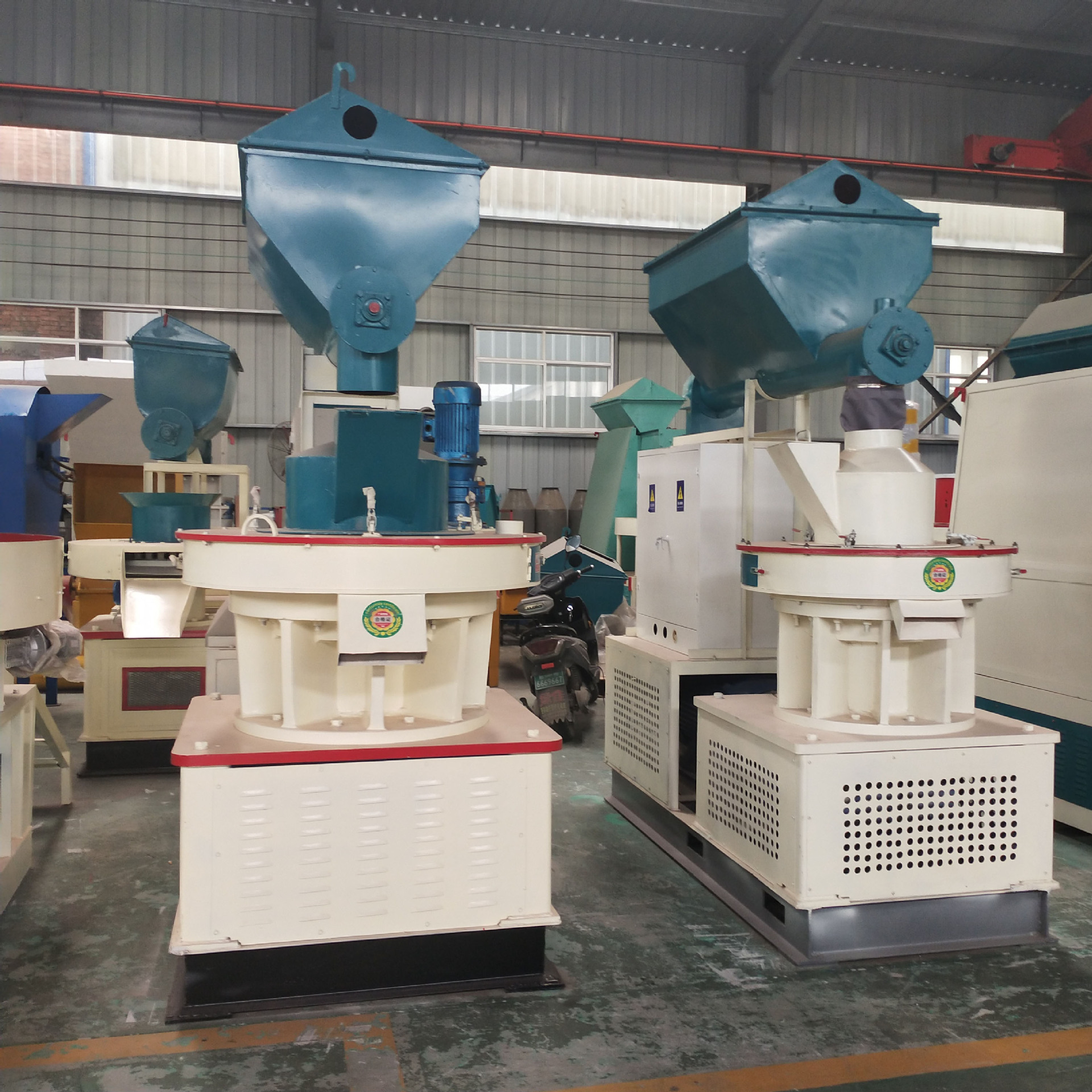 生物质颗粒机 多功能秸秆颗粒机 饲料压块成型机 木屑颗粒机