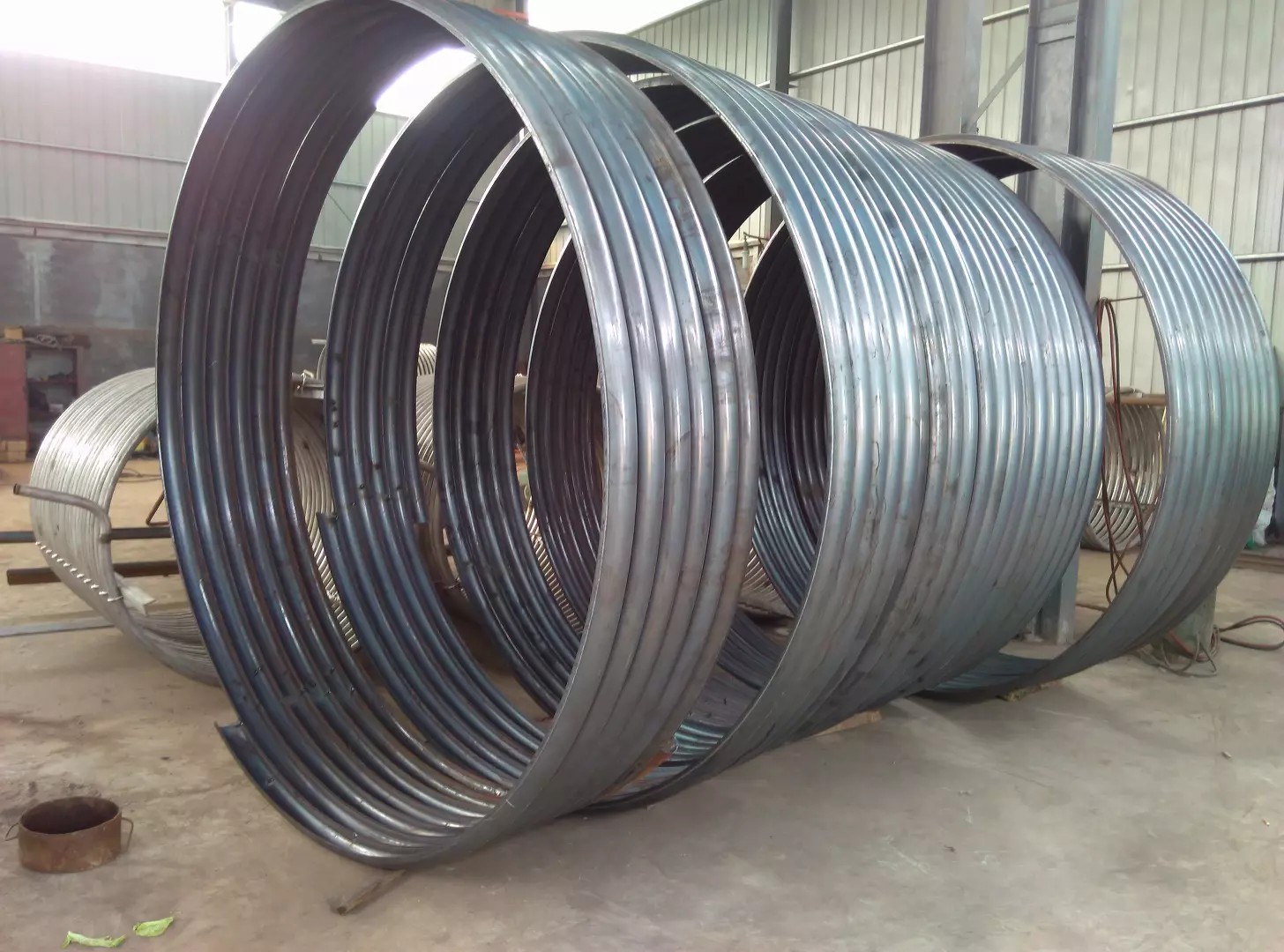 厂家供应碳钢半管 不锈钢外盘半管 蒸汽外盘管 封头不锈钢半管