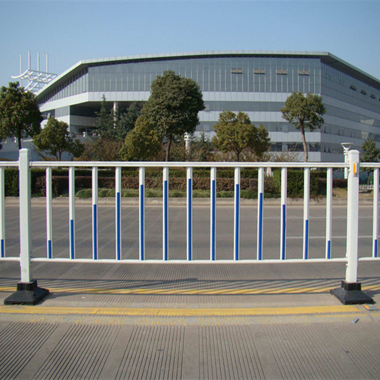 道路市政护栏 交通设施隔离栏防护设施栅栏送立柱现货批发