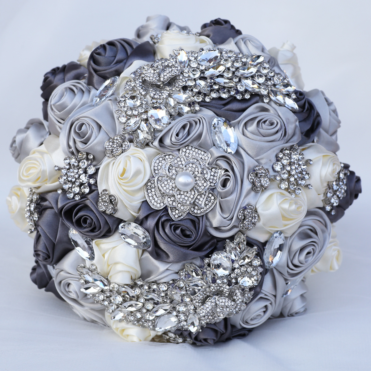 新款新娘手捧花婚礼用品水钻珍珠手捧花束拍照道具可订颜色w375b