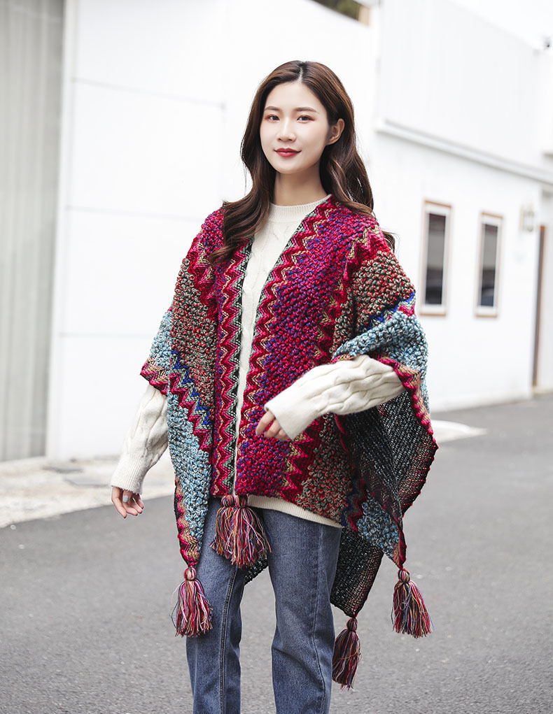 新款民族风斗篷披肩针织秋冬挂球围巾女大披风潮厂家直批一件代发