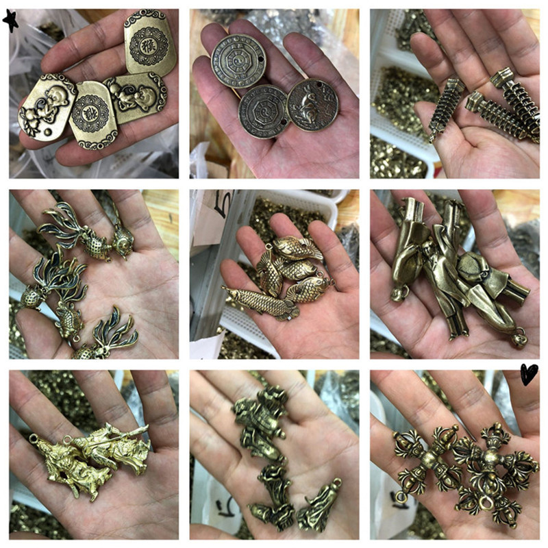 Yunnan Old Copper Ware Running Rivers and Lakes Stall Exhibition 10 Yuan Model Copper Keychain Pendant Scenic Spot Brass Pendant Wholesale