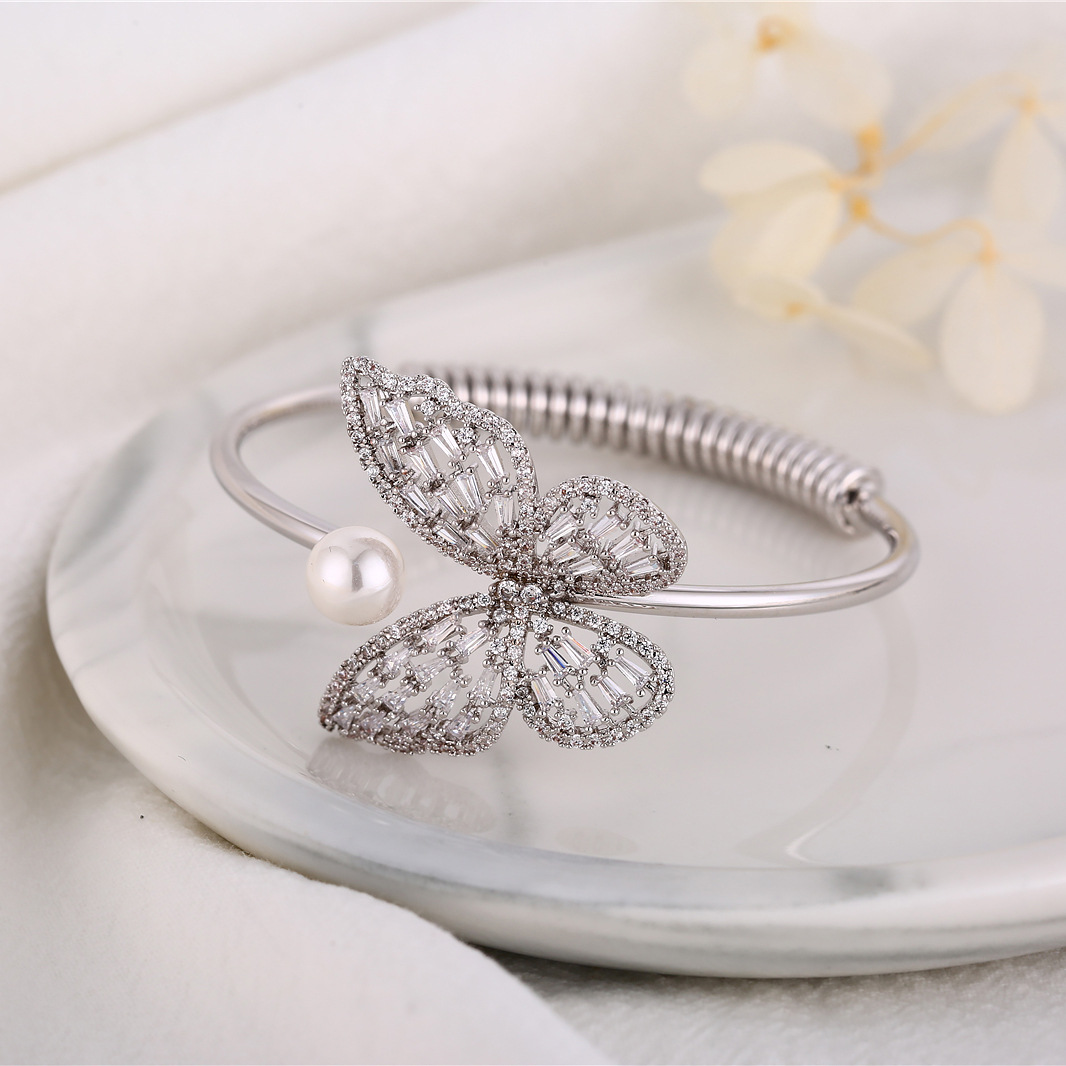 外贸货源夸张高级感手链女日韩超闪水晶锆石开口蝴蝶手镯厂家直销