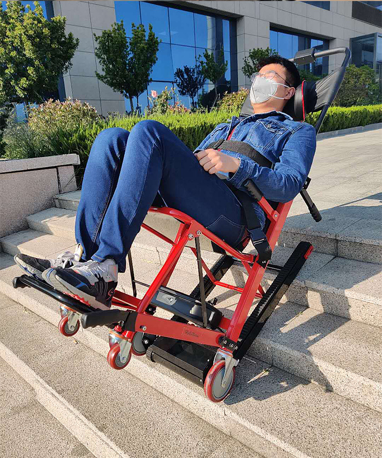 电动爬楼轮椅折叠轻便爬楼机履带残疾老人智能上下楼梯车厂家直销