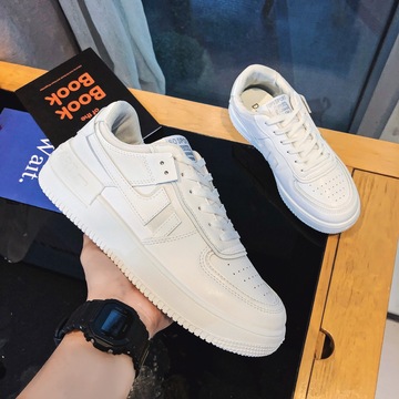 chic港风街拍潮鞋百搭原宿ins超火运动板鞋学生春季厚底小白鞋