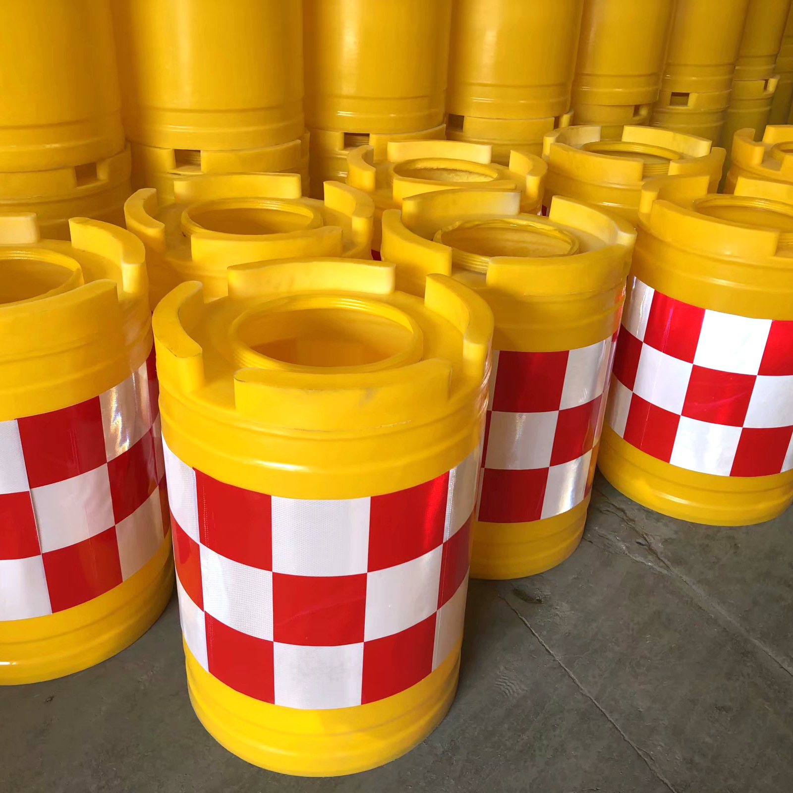 高速公路防撞桶 加装沙桶800*800 900*800 920*900 800*600mm路障