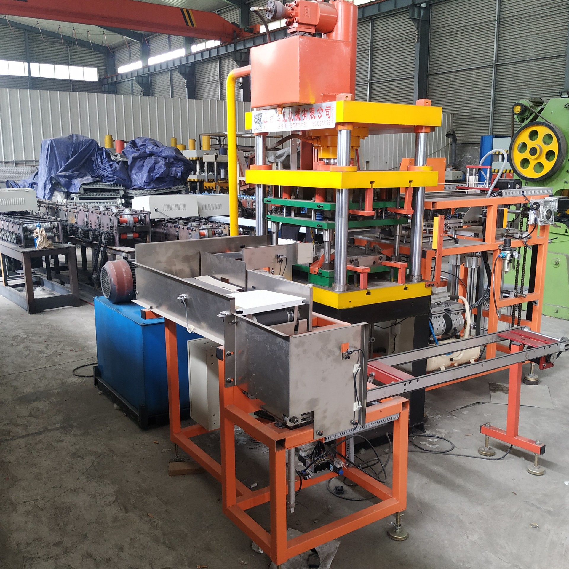 全自动集成吊顶加工设备 300*300直斜边铝天花板机器无需人工操作