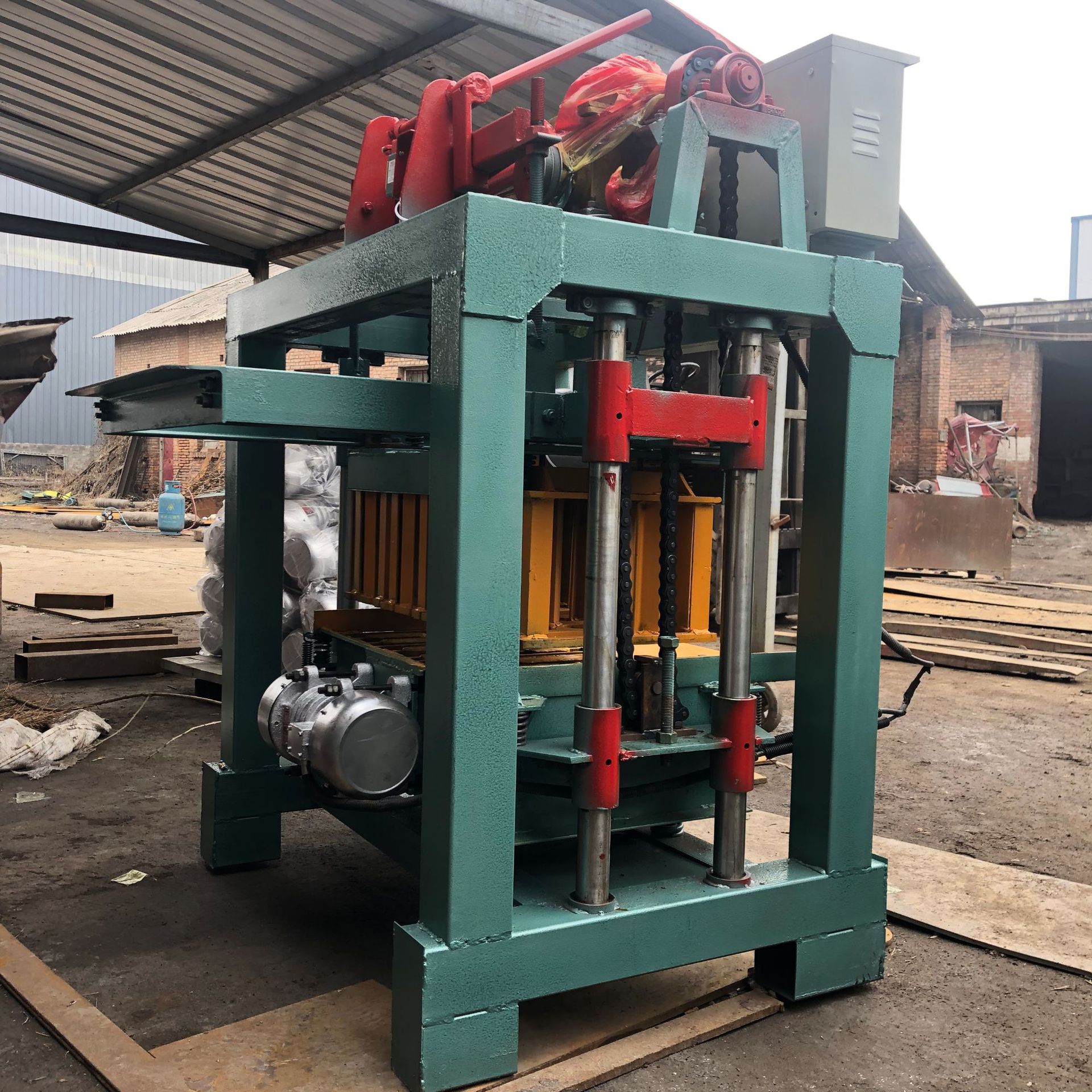 面包砖植草砖水泥机制砖 砖头机器空心制砖机 四柱型水泥免烧砖机
