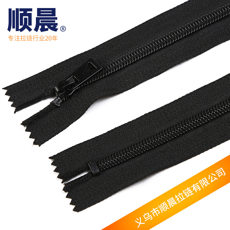 Wholesale Strip Nylon Closed Tail Zipper No. 5 Injection Molding Closed Triangle Pull Head Zipper Clothing Accessories