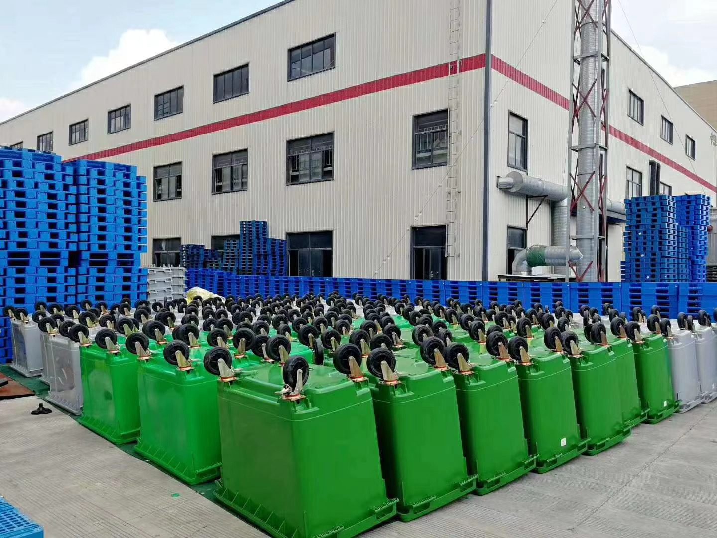 厂价直销660升塑料垃圾桶 户外环卫挂车垃圾桶塑料环卫手推垃圾车