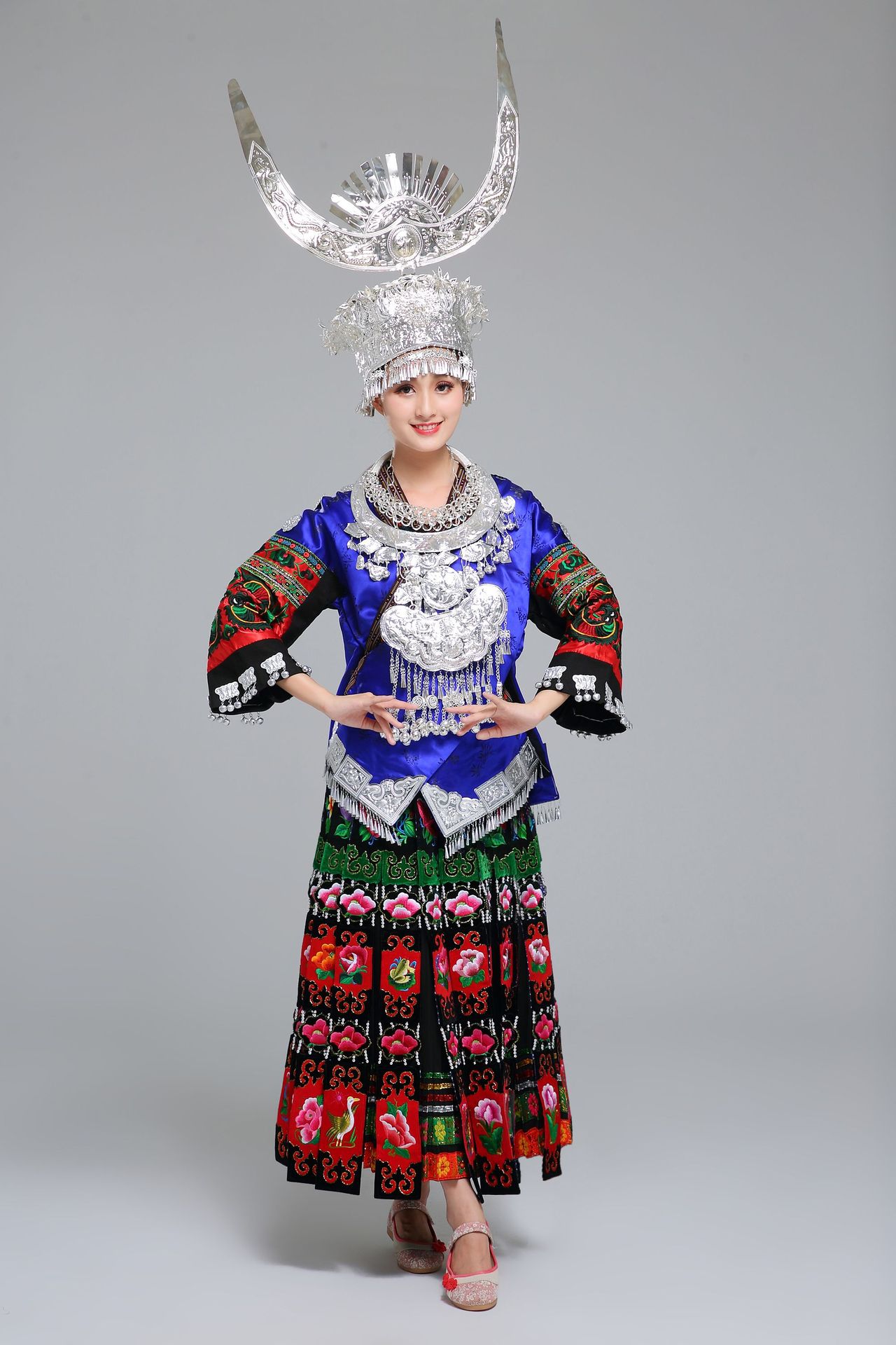 2020新款云南少数民族服装女成人舞蹈演出服民族风表演服饰演出服