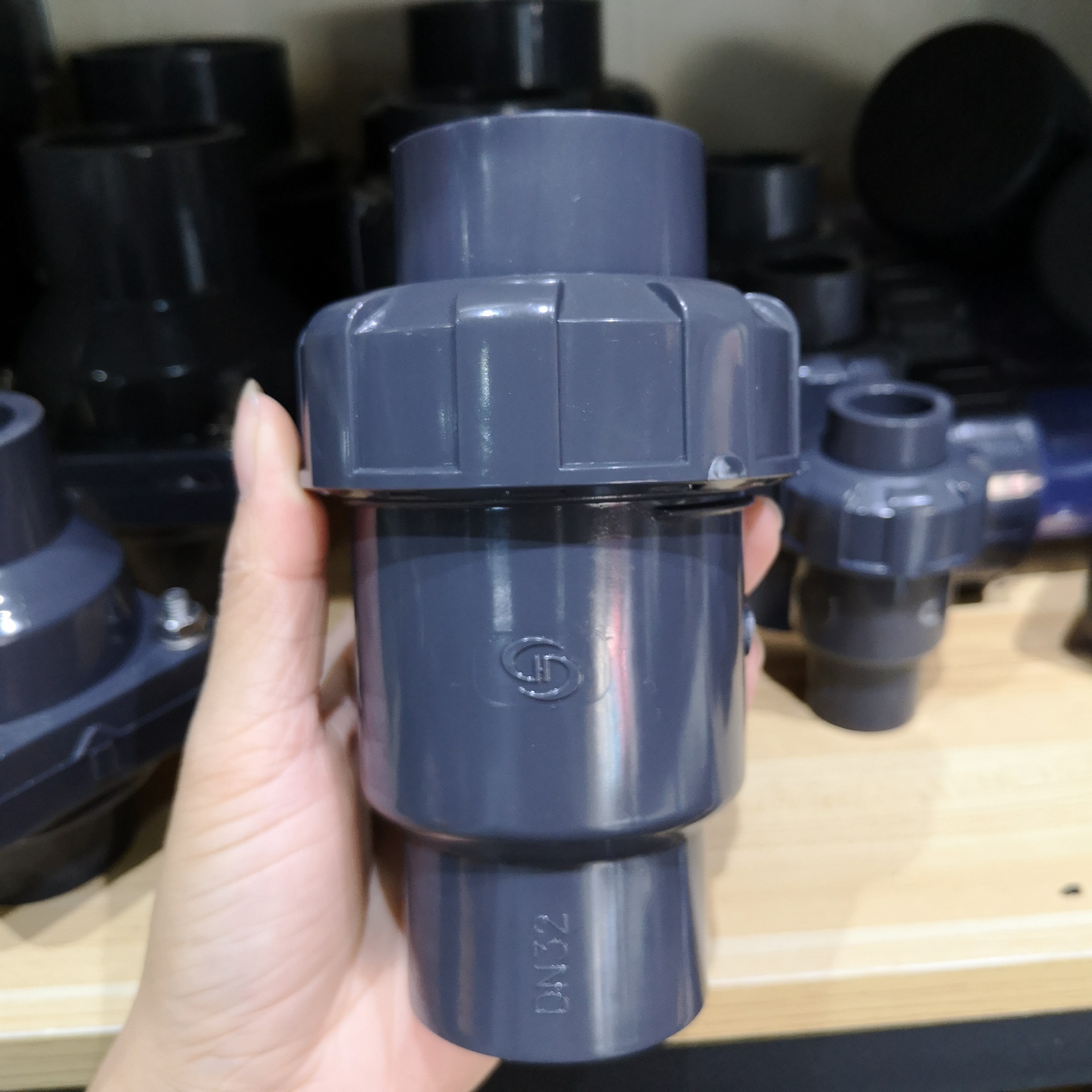 upvc球形底阀水泵止回阀花蓝头塑料水管抽水鱼缸终端止逆阀15-100