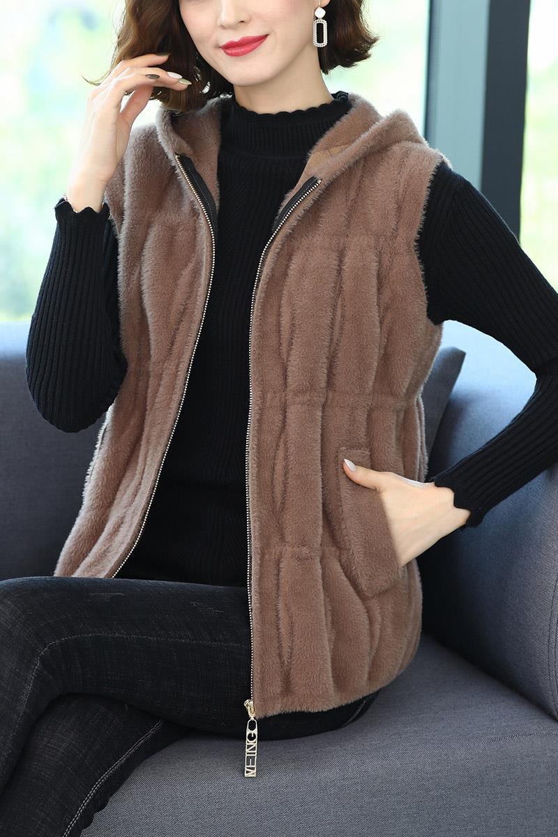 秋冬2020年新款水貂绒马甲背心外套女士宽松外搭针织连帽毛衣马夹