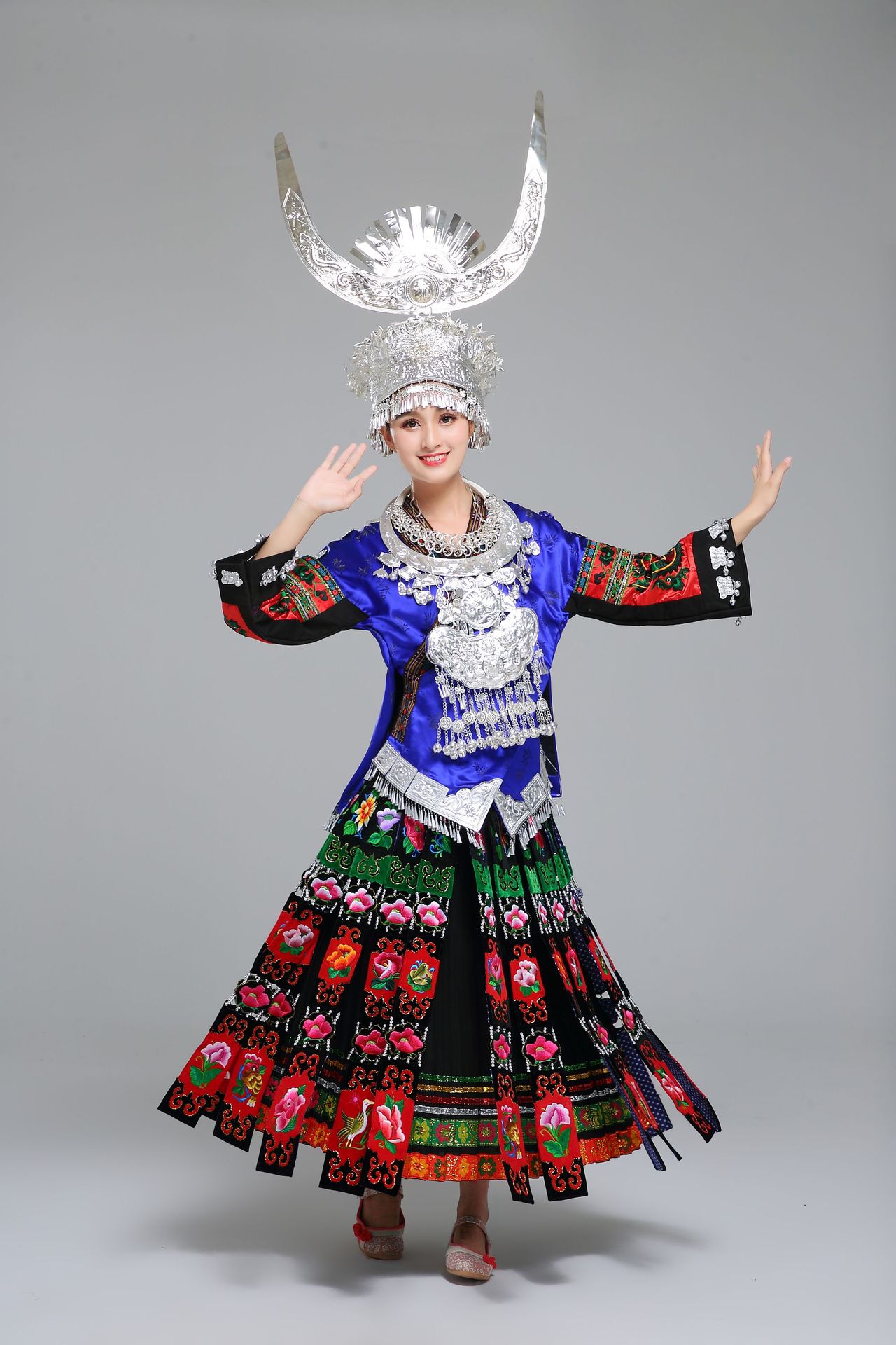 2020新款云南少数民族服装女成人舞蹈演出服民族风表演服饰演出服