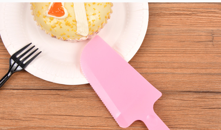 一次性塑料蛋糕切刀 生日甜品蛋糕磨砂切刀黑色粉色独立包装批发