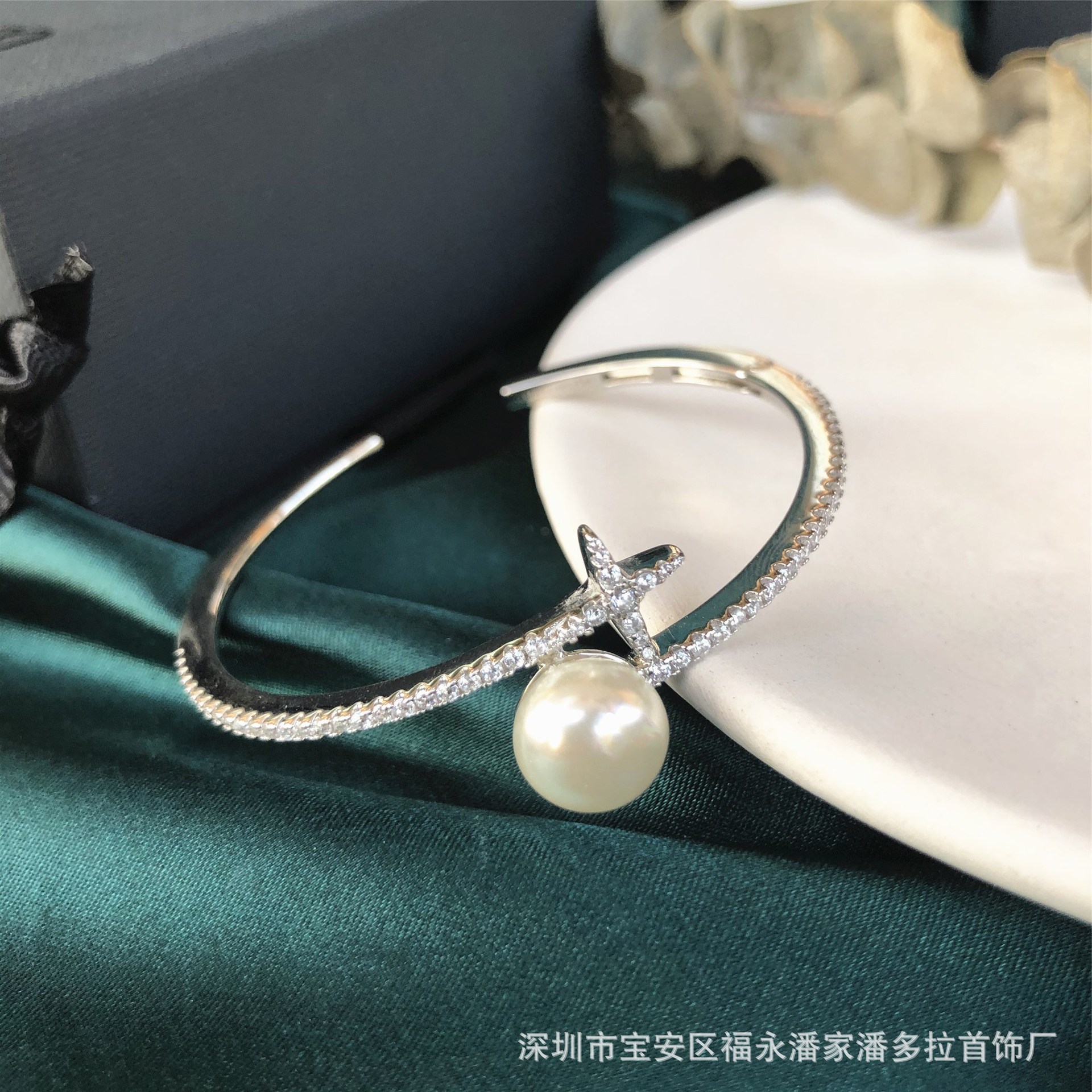apm白金色星星珍珠开口手镯女 密镶晶钻手环原版工厂直供一件代发