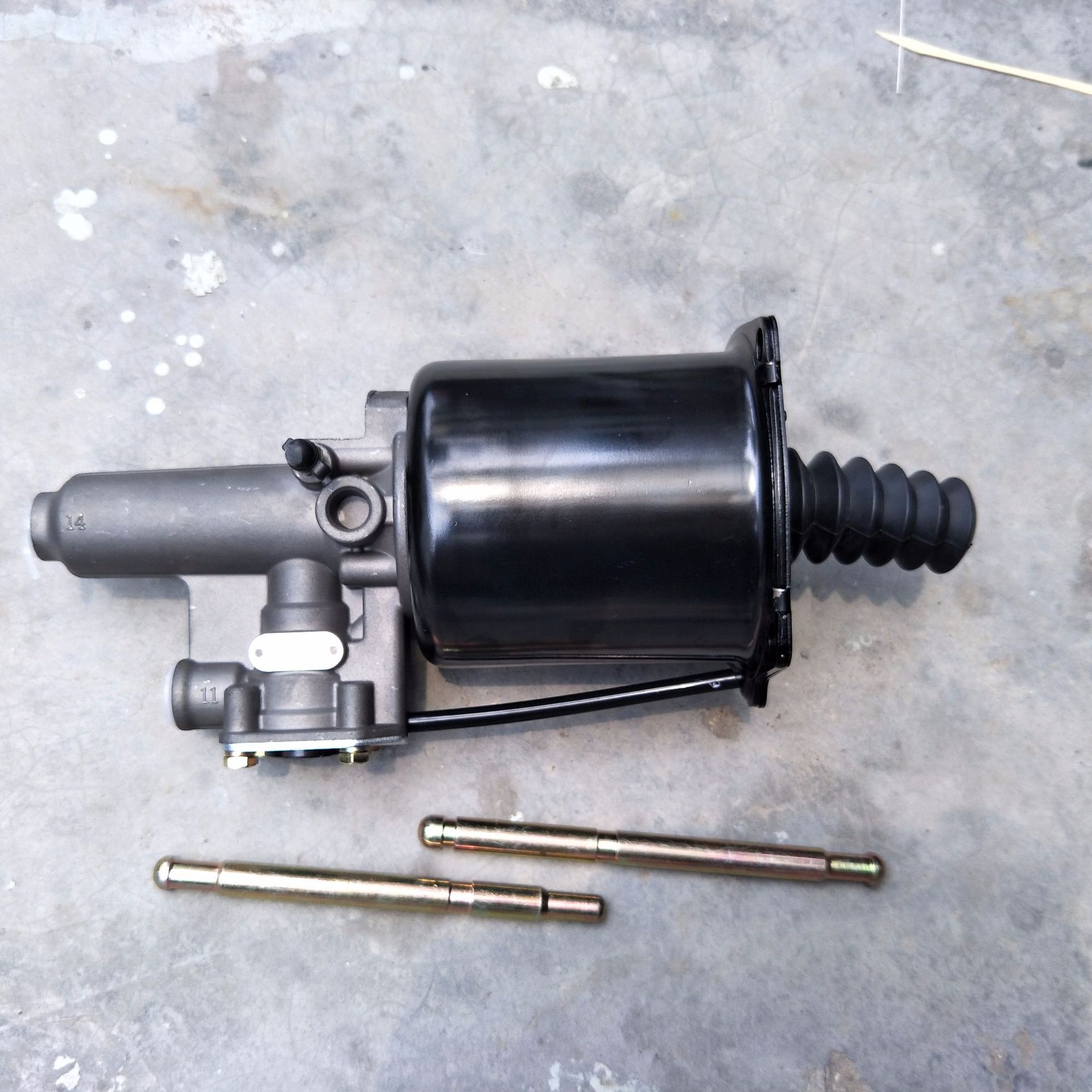 豪沃howo离合器助力器 wg9725230041 斯太尔短杆推式离合器助力器