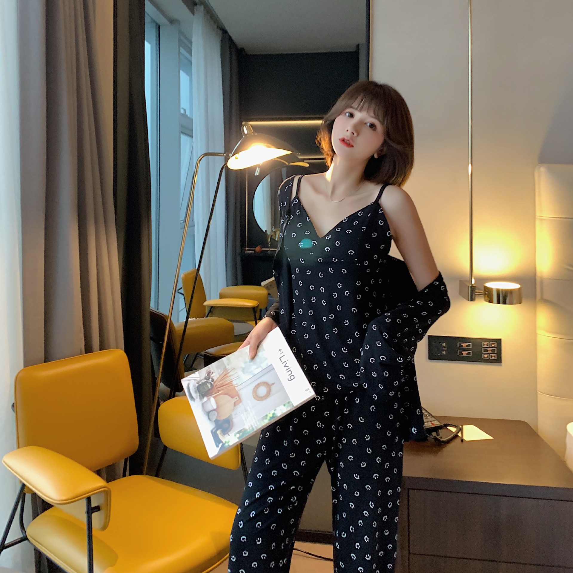 睡衣女新款秋冬莫代尔纯棉笑脸舒适性感气质吊带长袖三件套家居服