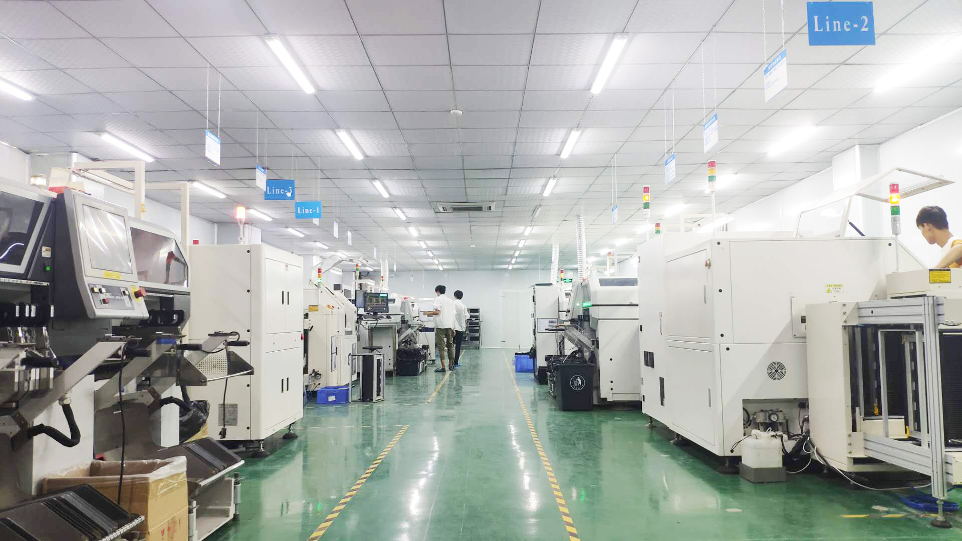 smt车间内部概览