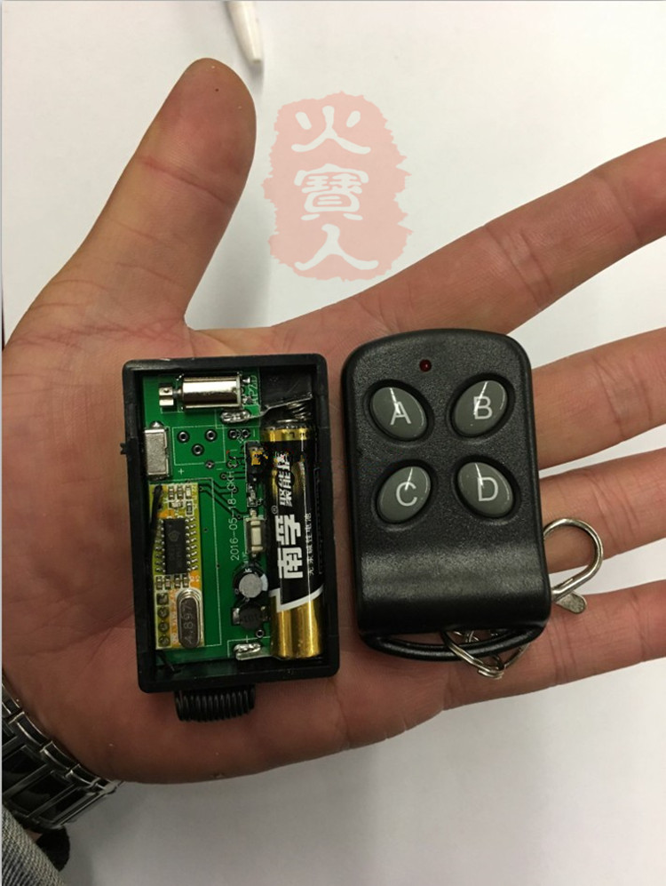 注意:由于运输安全等问题,遥控器我们是配好电池,接收器均不配电池!