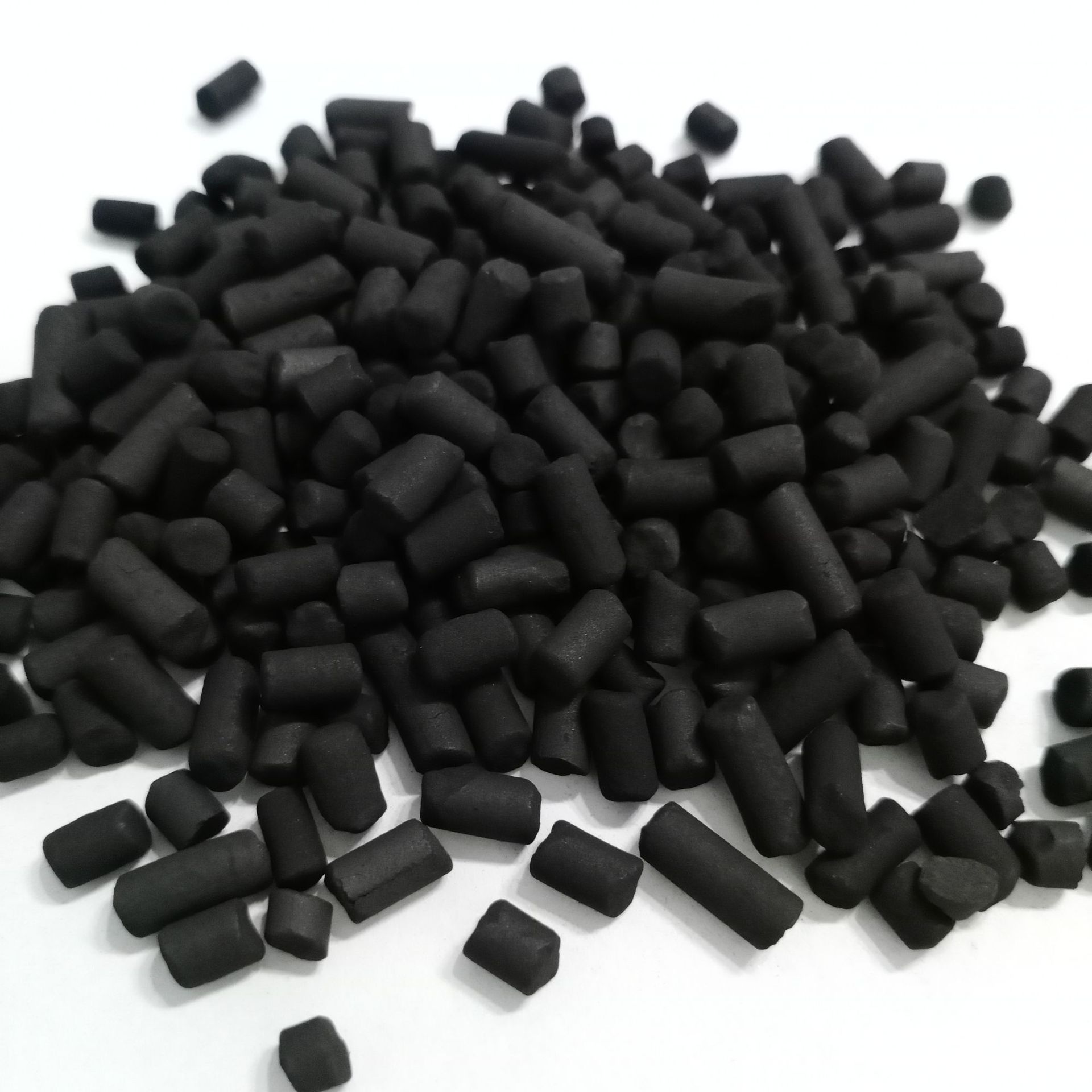 厂家直销 除味吸附柱状活性炭 喷塑废气处理焦油活性炭柱状颗粒.jpg