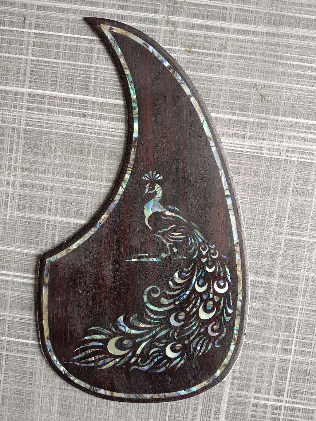 木质吉他护板螺钿镶嵌工艺