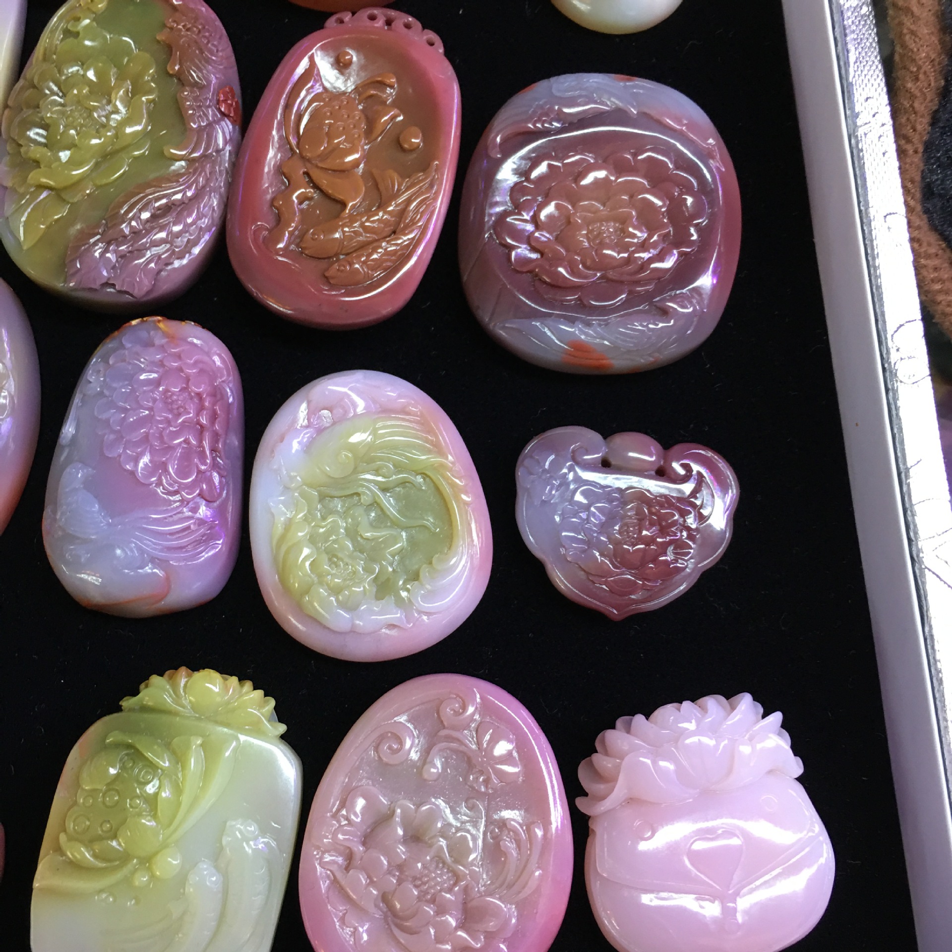 天然四川凉山盐源玛瑙雕刻 精工雕刻 七彩颜色 厂家直销