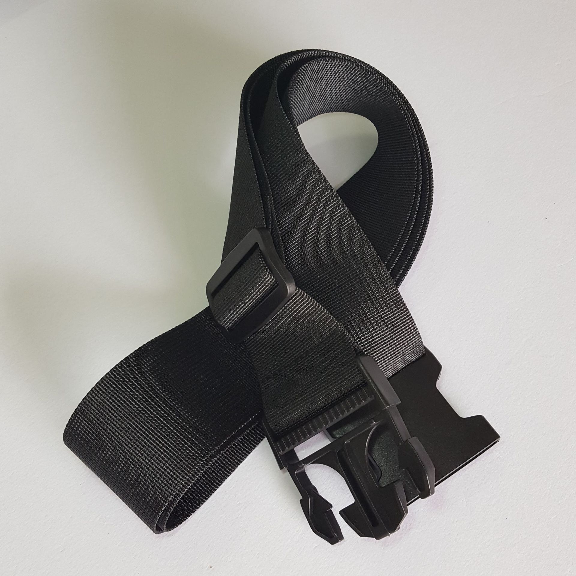 厂家供应黑色塑料行李箱绑带 露营配件插扣卡扣绑带 插扣绑带