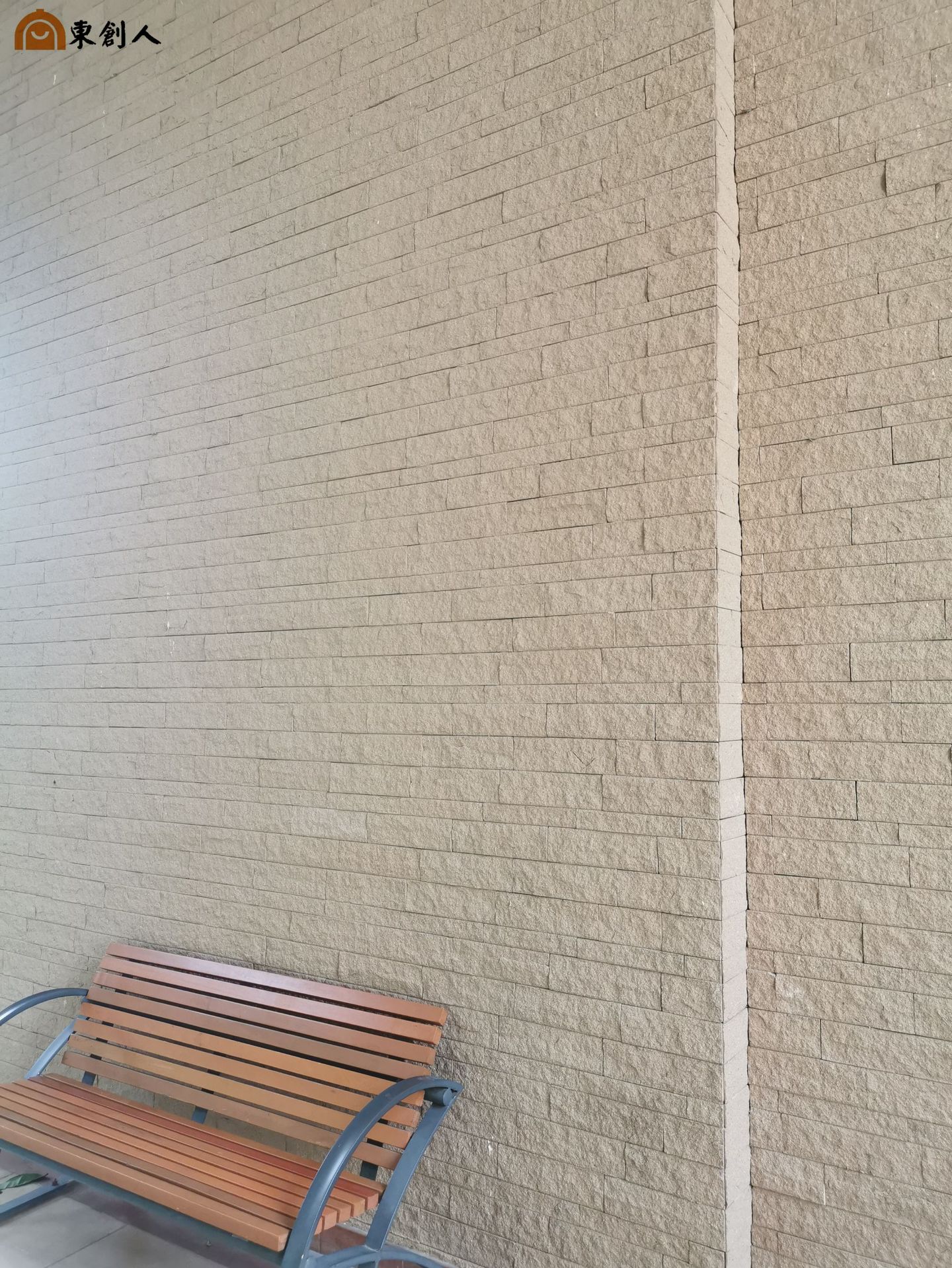 住宅裙楼瓷砖浅色系高端别墅外墙砖劈岩仿石砖现代风石材效果