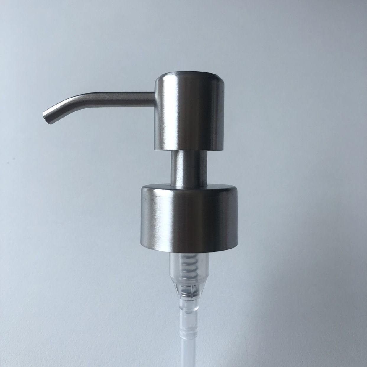 不锈钢泵头批发不锈钢按压喷嘴泵头按压式乳液泵金属喷头现货批发