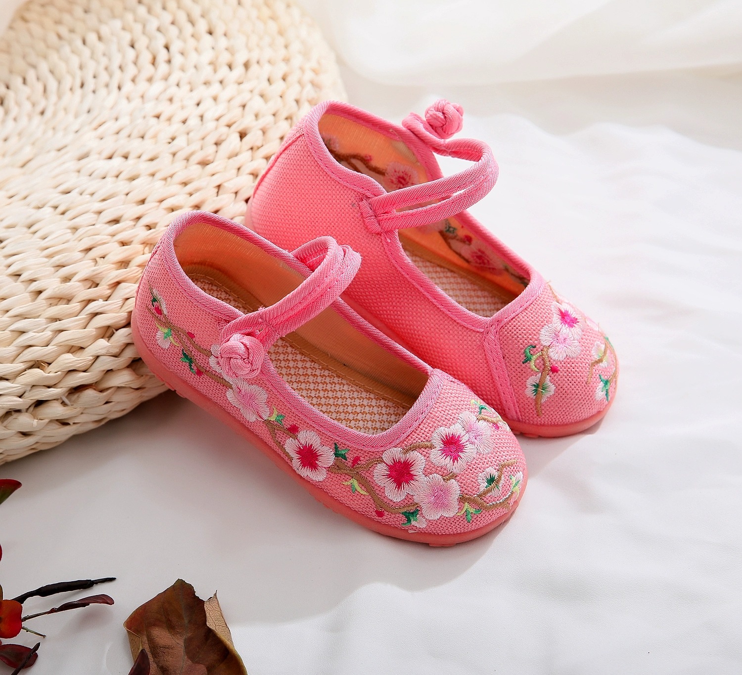 儿童绣花鞋幼童软底鞋民族风古装鞋女小童舞蹈表演鞋学步鞋