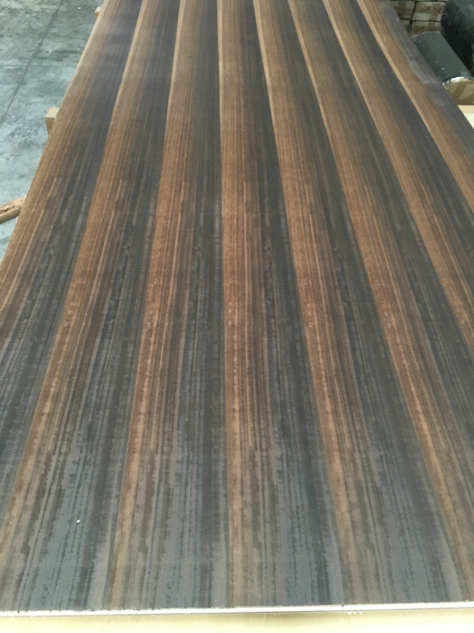 【木饰面板】 uv免漆 轻烟熏(碳化)尤加利家具板墙板 涂装板厂家